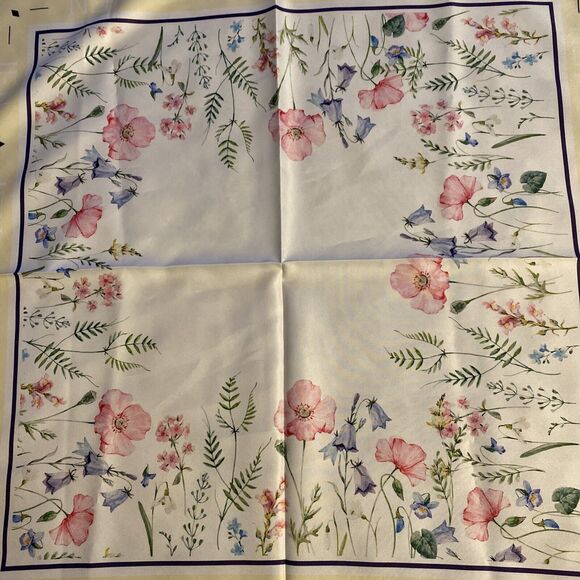 JFN Just Fashion Now square scarf done in floral motif blue yellow pink romantic - Picture 2 of 6